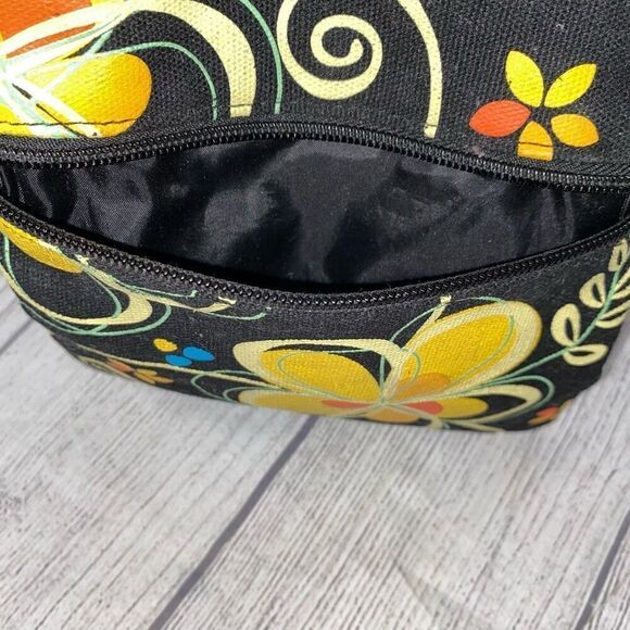 KC Hawaii Crossbody pouch purse w/2 zipper compartments and detachable strap - Picture 4 of 10